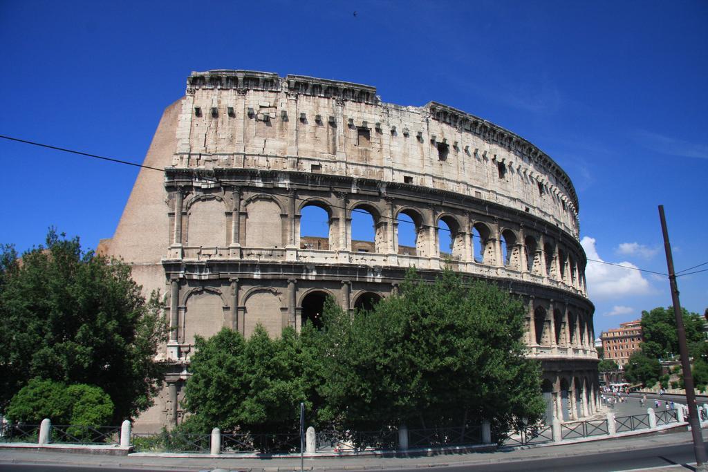 Viale Del Colosseo Rome Exterior photo