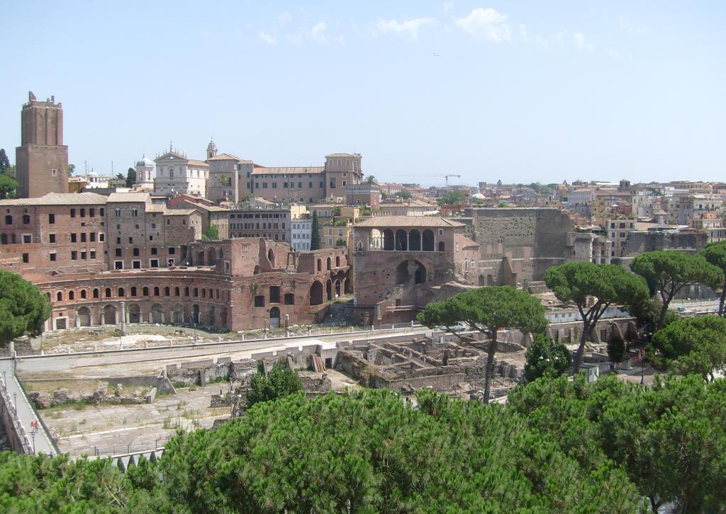 Viale Del Colosseo Rome Exterior photo