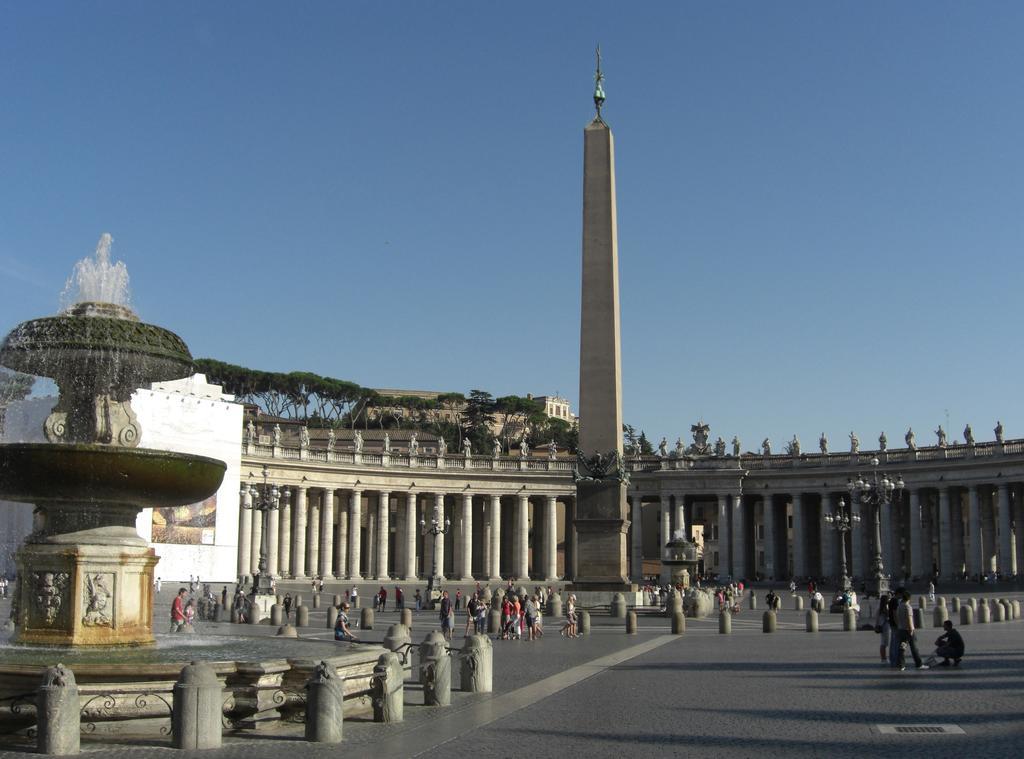 Viale Del Colosseo Rome Exterior photo